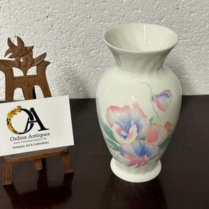 Beautiful Aynsley Bone China ‘Sweetheart’ Pattern Vase - Perfect Gift!