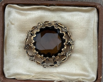 Stunning Vintage Gold-Tone Floral Brooch with Large Faceted Smoky Quartz Glass Stone - Elegant Statement Piece
