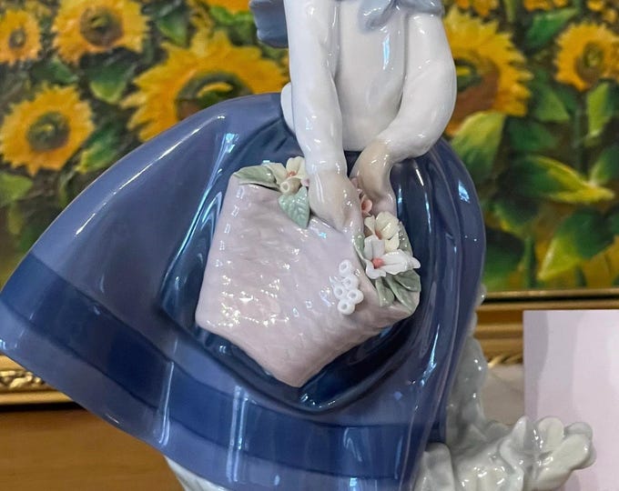 Beautiful Lladro 1984 Porcelain Figurine ‘Pretty Pickings’ Design 5222