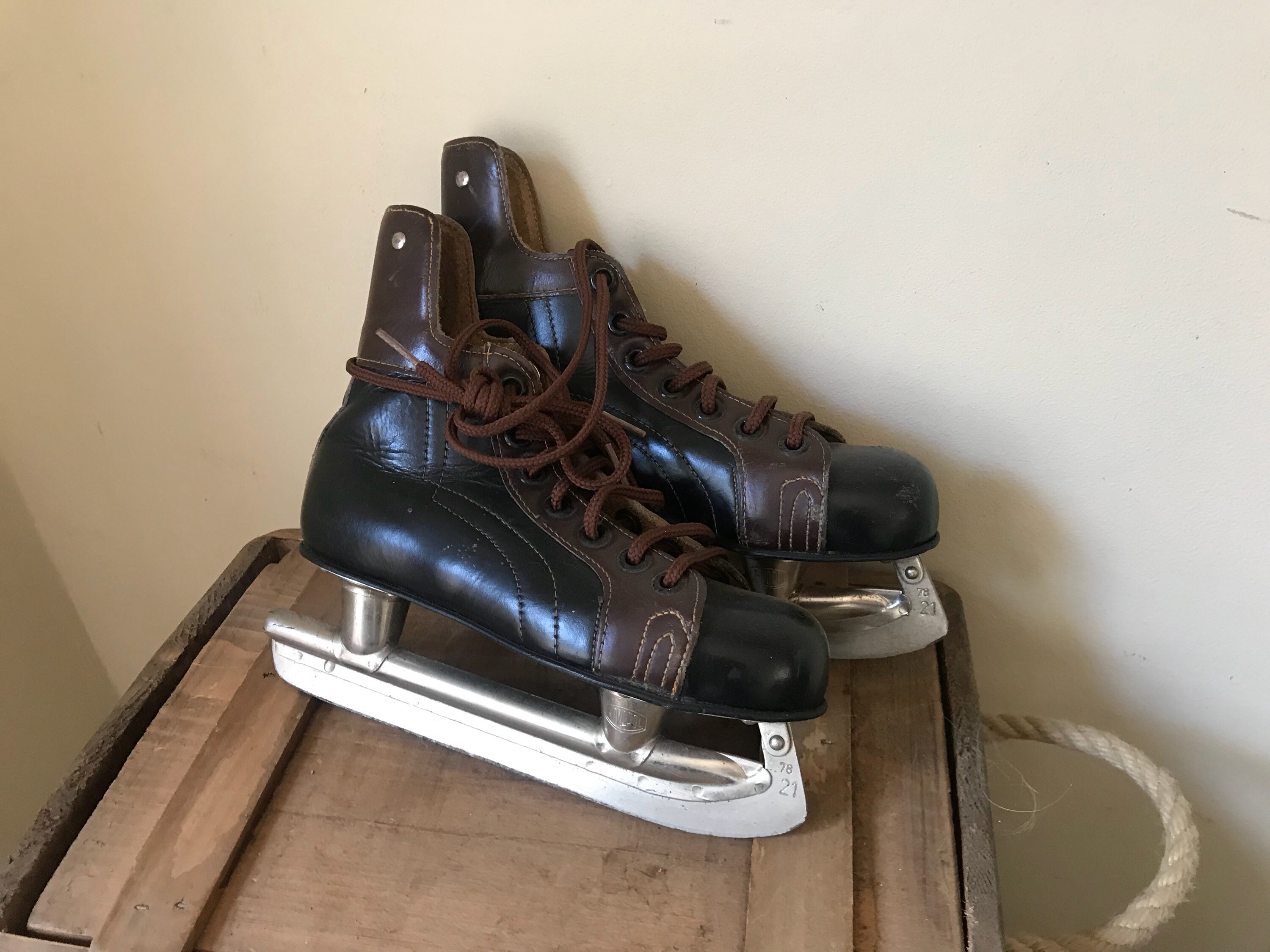Vintage 1960’s Leather Kovopol Ice Skates Great Display Item
