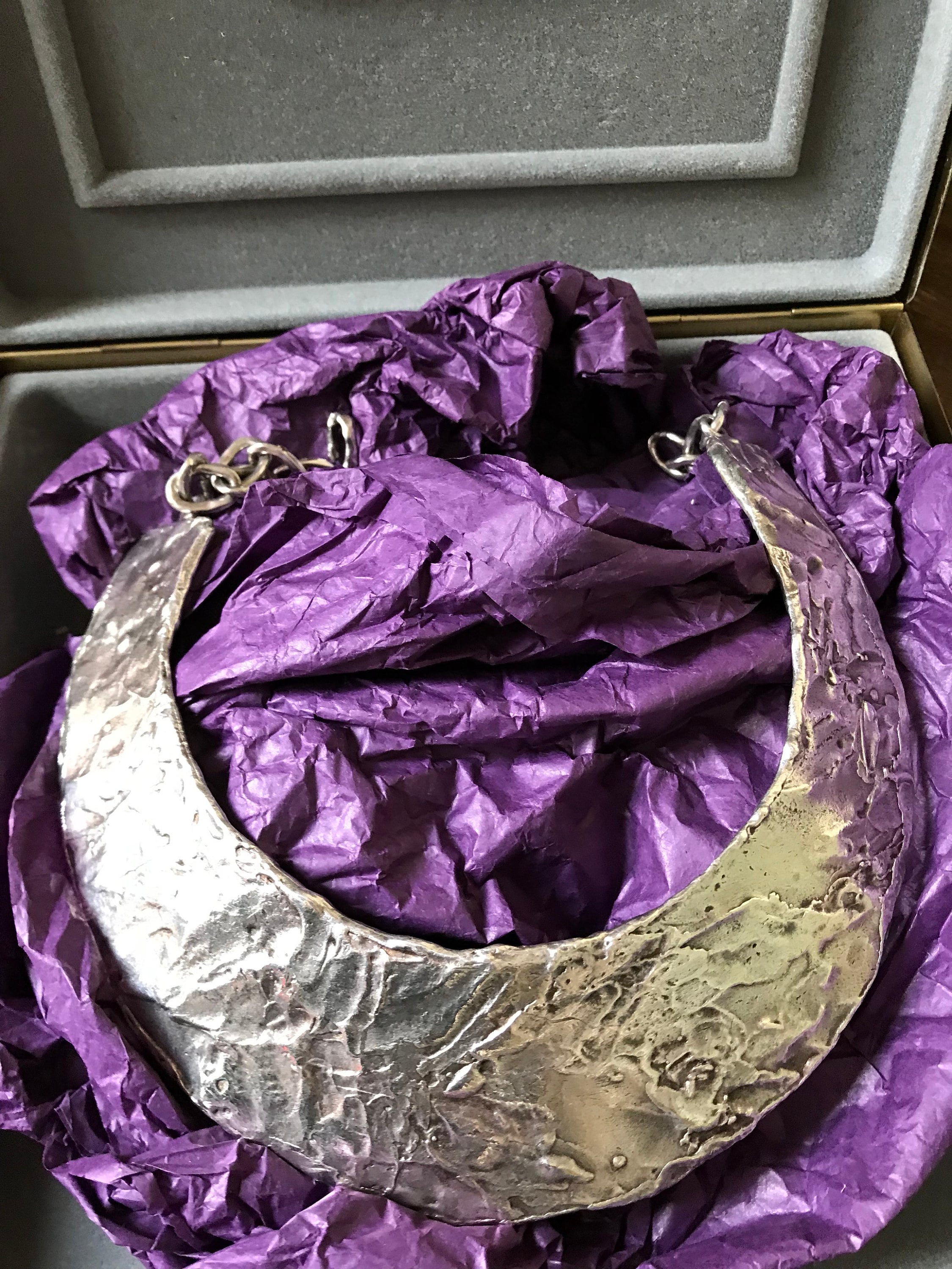 Collier Ras De Cou Vintage Biche De Bere - Organza Et Métal, Style Brutaliste Années 90