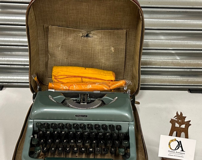 Vintage Imperial Good Companion No. 4 Portable Typewriter with Original Case
