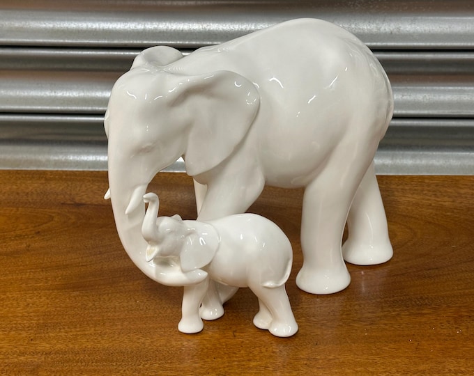 Beautiful Royal Doulton Images Of Nature Hand Made Sculpture, Motherhood Elephants HN346