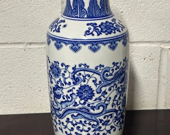 Gorgeous Large Blue And White Chinese Style Porcelain Vase - Beautiful item for any room of the home