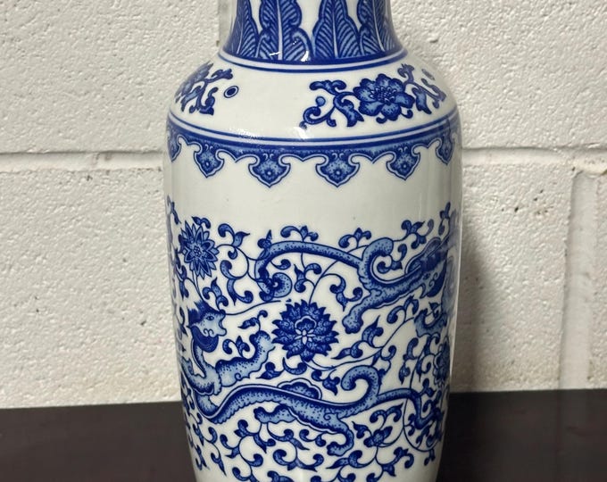 Gorgeous Large Blue And White Chinese Style Porcelain Vase - Beautiful item for any room of the home
