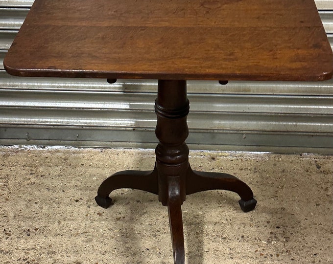 Gorgeous Victorian Mahogany Tripod Table