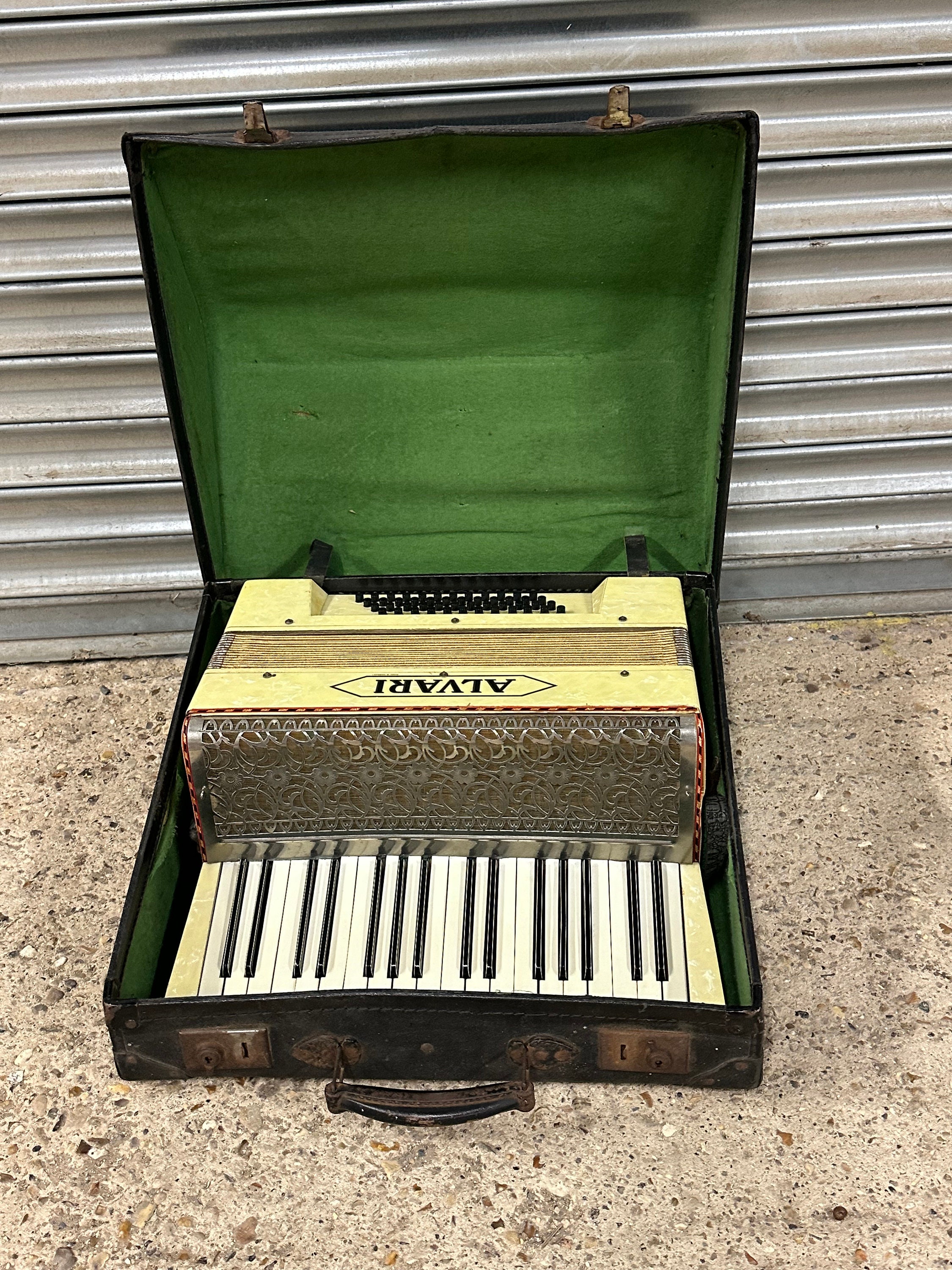 Alvari accordion 1930s deals