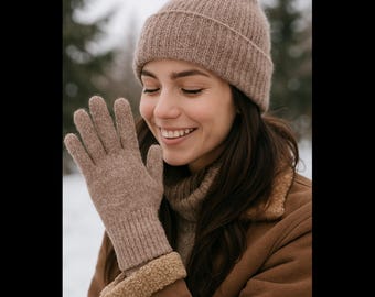 Fox Wire Farm Alpaca Gloves: Mid-Weight Warm Insulating Gloves