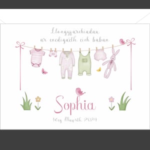 Llongyfarchiadau ar enedigaeth eich baban, Ferch bach Welsh Personalised Congratulations on the Birth of a little girl Card Baby Clothes