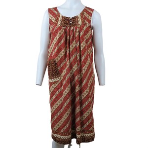 Vintage 60s Handmade Hawaiian House Dress Patio Muumuu Shift Dress Medium Sleeveless Red Gold