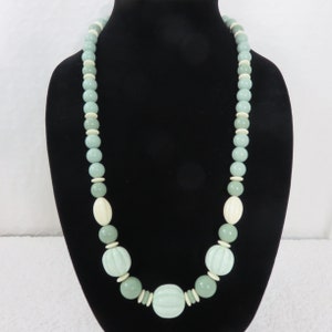 Vintage 50s Green White Graduating Beaded Necklace