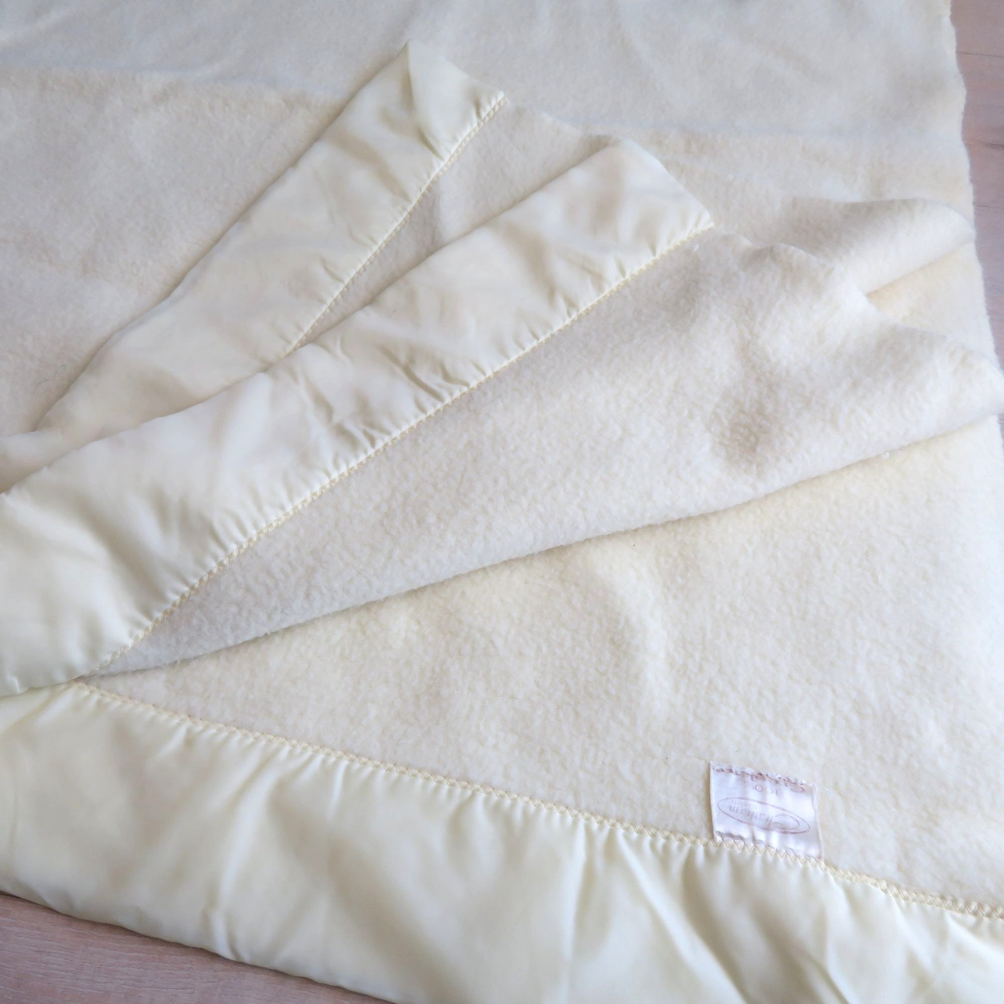 Vintage Acrylic Thermal Blanket Light Yellow Satin Trim Twin Etsy