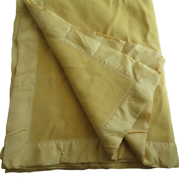 Satin Trimmed Thermal Acrylic Blanket Size Queen Etsy