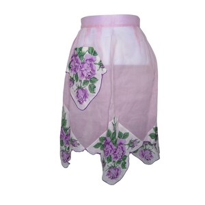 Vintage handgemaakte doorschijnend roze half schort bloemen vintage linnen zakdoek en zak Retro