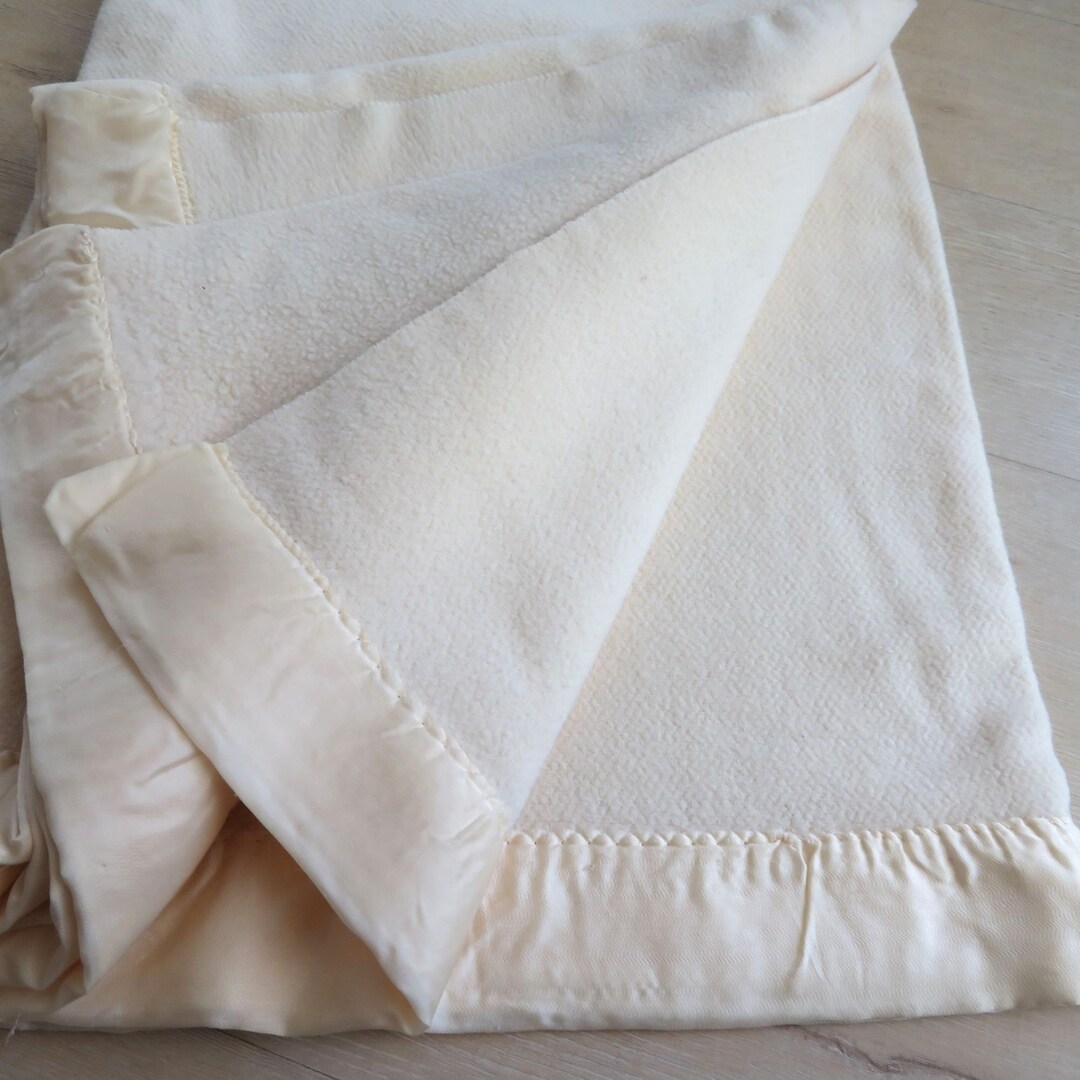 Vintage Acrylic Thermal Blanket Cream Full/queen 76 X 92 Satin Trim USA