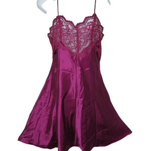 Camicia da notte vintage interna per la maggior parte degli slip M Mulberry Purple Lace Low Back New Old Stock