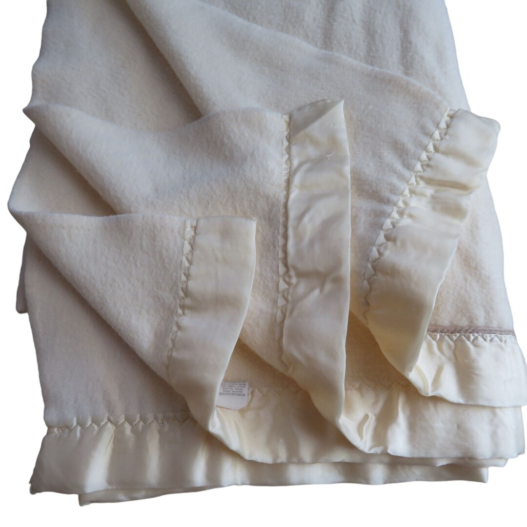 Vintage Queen Acrylic Thermal Blanket Beige Satin Trim 64 X 86 Etsy
