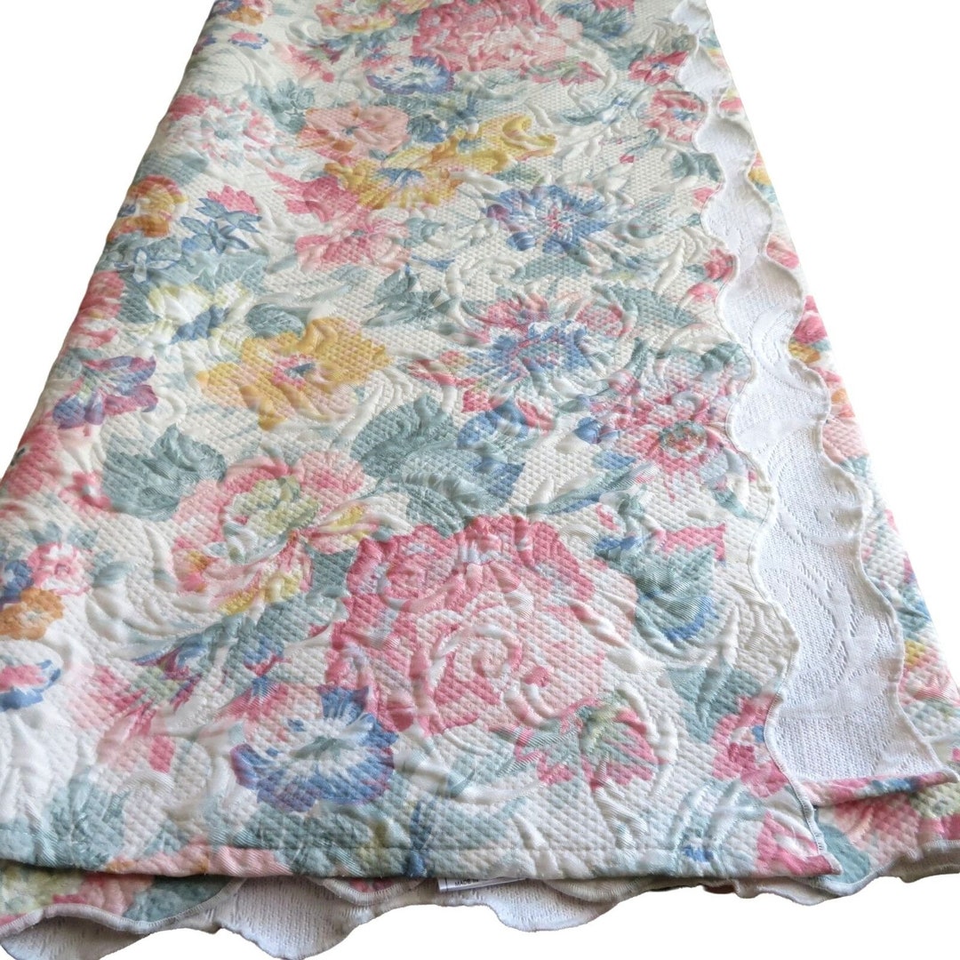 Pink Floral Matelassé Quilt Bedspread Coverlet Full Size 76 X 88