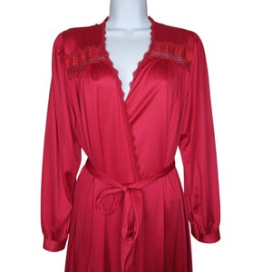 Vintage 70er Jahre Rote Spitze Nylon Robe: Ganzlange Loungewear