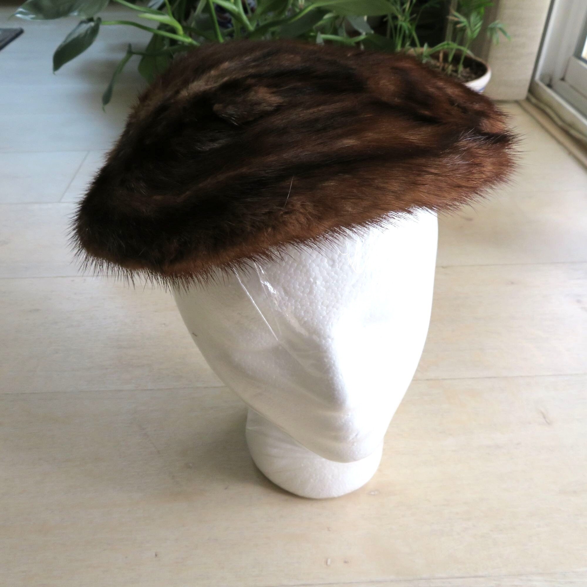Vintage Dark Brown Mink Hat Chapeau Beret Style Ladies XS  display picture 1