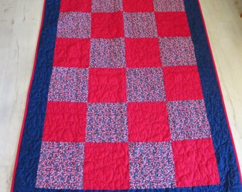 Vintage Handgemachte Maschine Gequiltet Block Patchwork Quilt Rotes Band Blau Decke werfen 46 "x 66" Baumwolle Made in den USA
