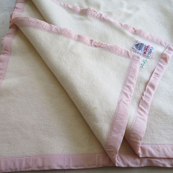 Couverture vintage en laine épaisse : crème, beige, bordure rose (64 x 68) - France