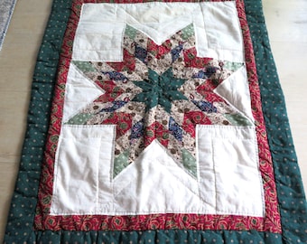 Handgemaakte patchwork ster kussensloop met groene en rode bloemenrand katoenweefsel gewatteerd ontwerp 20 x 26 inch