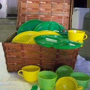 Vintage GOTHAM WARE Picnic Set, Wicker Basket, Mid-Century USA