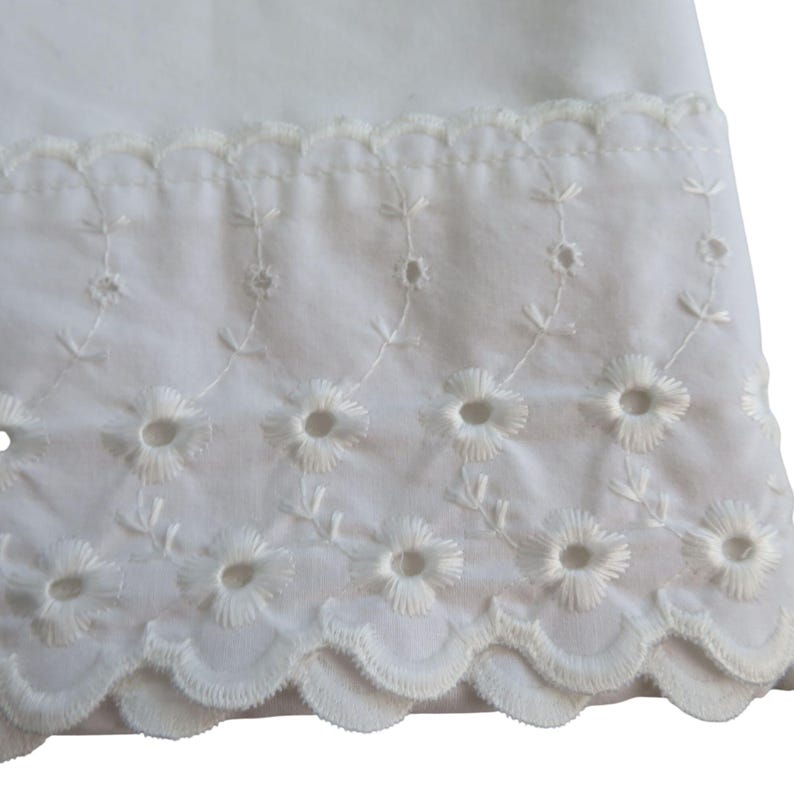 Vintage Martex Vitt Standard Örngott Med En Öppning Med Broderad Fåll Tillverkad I USA bild 2