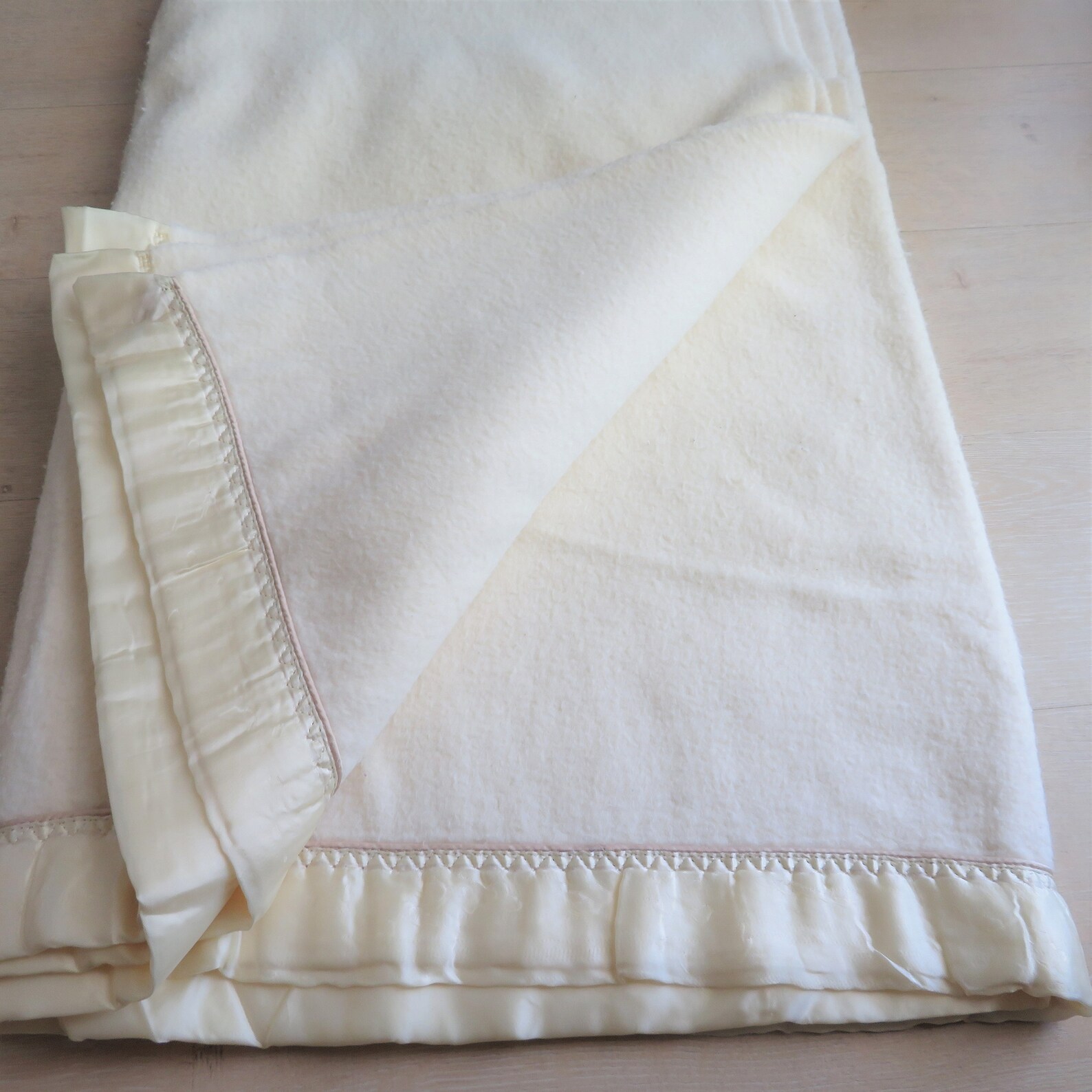 Vintage Ivory Acrylic Thermal Blanket Satin Trim 80 x 90 Etsy