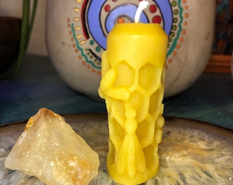 Honeycomb Bee candle small