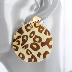Clip on earrings round cheetah print disc circle dangle clip non-pierced 2 1/8" long gold clips Brown Tan leopard