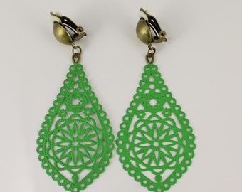 Clip On earrings Green pendant antiqued Bronze Gold clip teardrop Filigree Earrings Boho Chic Moroccan Medallion kelly green