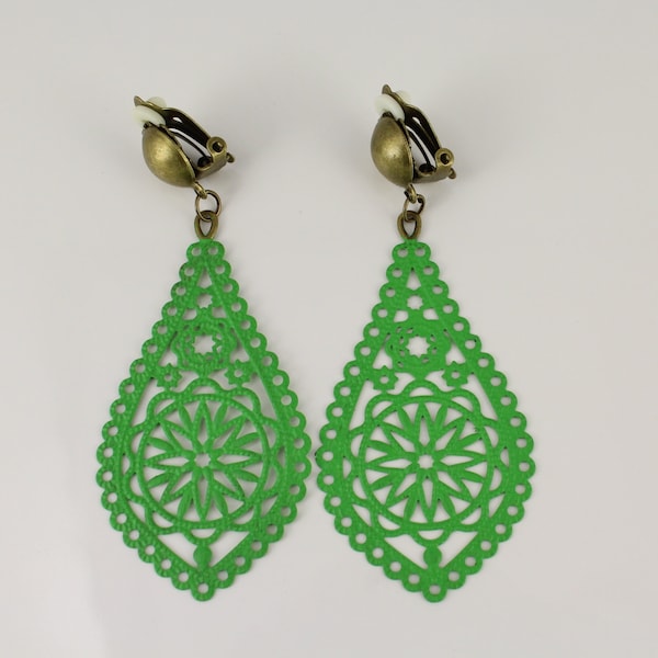 Clip On earrings Green pendant antiqued Bronze Gold clip teardrop Filigree Earrings Boho Chic Moroccan Medallion kelly green