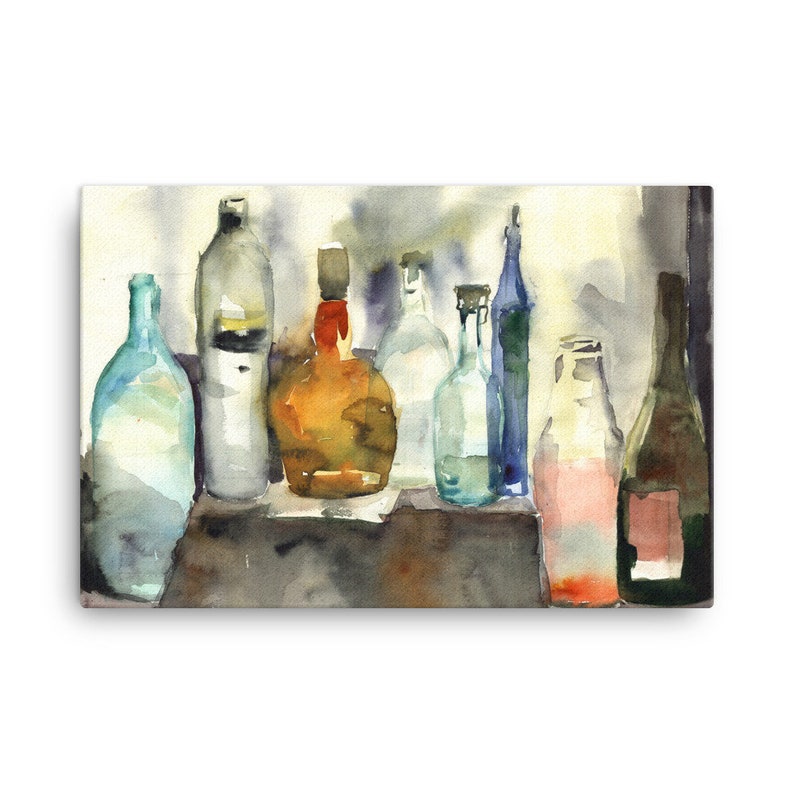 Puede incluir: Pintura acuarela de un bodeg&oacute;n con una colecci&oacute;n de botellas de vidrio de varias formas y tama&ntilde;os. Las botellas est&aacute;n dispuestas en una fila sobre una superficie de madera. Las botellas est&aacute;n llenas de l&iacute;quidos de diferentes colores, incluyendo transparente, azul y rojo. La pintura est&aacute; realizada en un estilo realista, con pinceladas suaves y sombras sutiles.