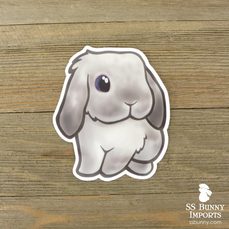 Puede incluir: Un conejo de dibujos animados gris y blanco con orejas ca&iacute;das y un solo ojo azul. El conejo est&aacute; sentado sobre sus patas traseras con sus patas delanteras metidas.