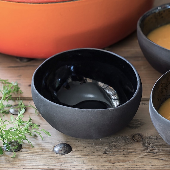 Kleine schwarze Keramikschüssel 4er-Set | Handgemachte Suppenschalen aus Steingut