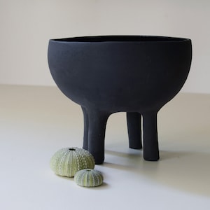 Black Footed Stoneware Bowl | 5″ Pedestal Centerpiece, Elephant-Inspired Modern Décor