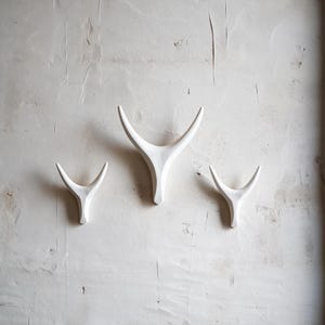 Porcelain Antler Wall Sculpture – White Minimalist Ceramic Wall Art