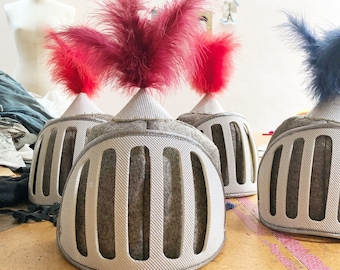 Ridderhelm voor kinderen, gemaakt van vilt, schuim en gekleurde veren, ridderkostuum, middeleeuwse helm voor kinderen, helm voor vermommingen