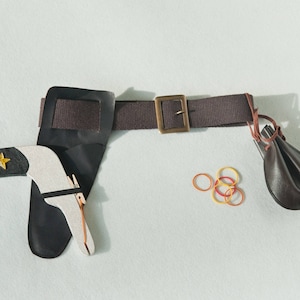 Gun belt for kids, cow boy gun belt, sheriff gun belt with wooden handpainted elastic gun, gun sheath and elastic band bag, Tata Drama image 1