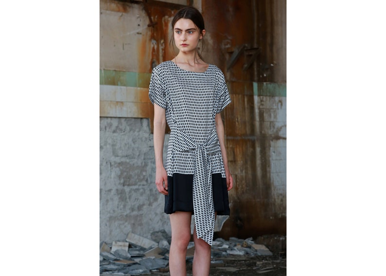 geometric print T shirt dress with wide ties Mini shift color block dress