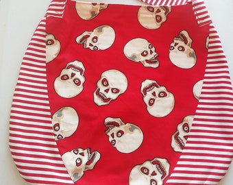 Totenkopf Tasche. Recycelt und einzigartig.