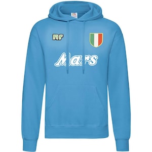 Op de afbeelding: Lichtblauwe hoodie met capuchon en een voorzak. Het woord "Mars" staat in witte letters over de borst, samen met een teamlogo en een klein "nr"-logo. De hoodie is gemaakt van een zacht materiaal.