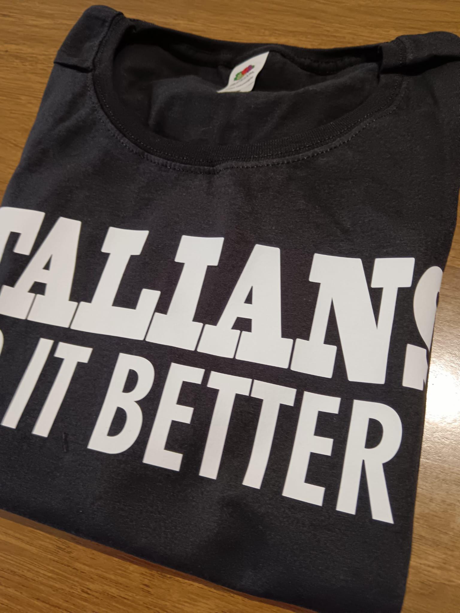 Maglietta con scritta Italians Do It Better Maglietta