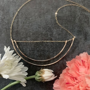 Double Curved Bar Necklace, Gold Filled Statement Necklace, Modern Elegant Necklace Hammered Necklace Pendant for Women, Handmade Jewelry