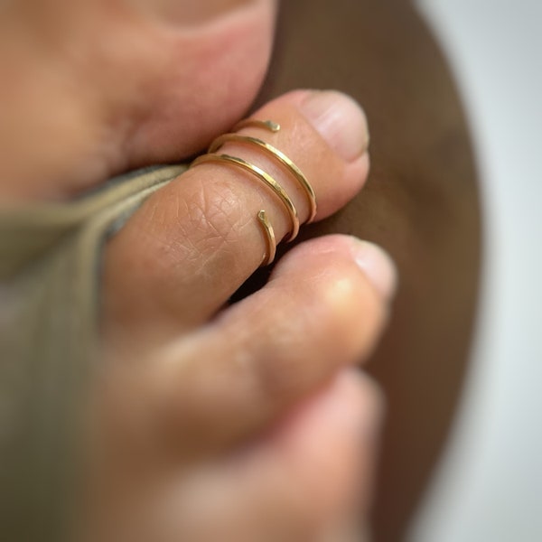 Gold Filled Toe Ring for Women, Modern Elegant Spiral Toe Ring, Adjustable Wrap Ring, Handmade Toe Ting, Hammered Ring Band