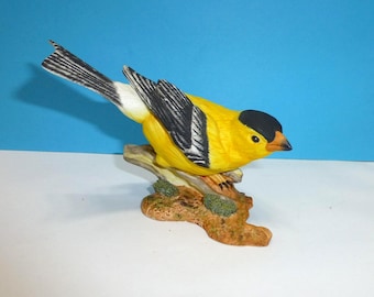 Vintage Boehm goldfinch bird figurine porcelain bisque England 200 91