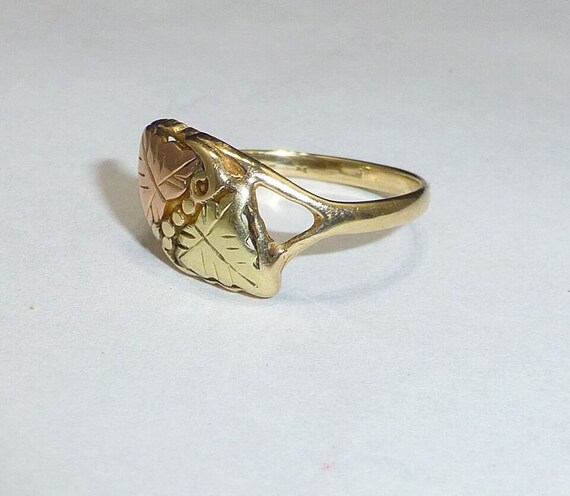 Black Hills Gold ring 10k tri color leaf jewelry - image 3