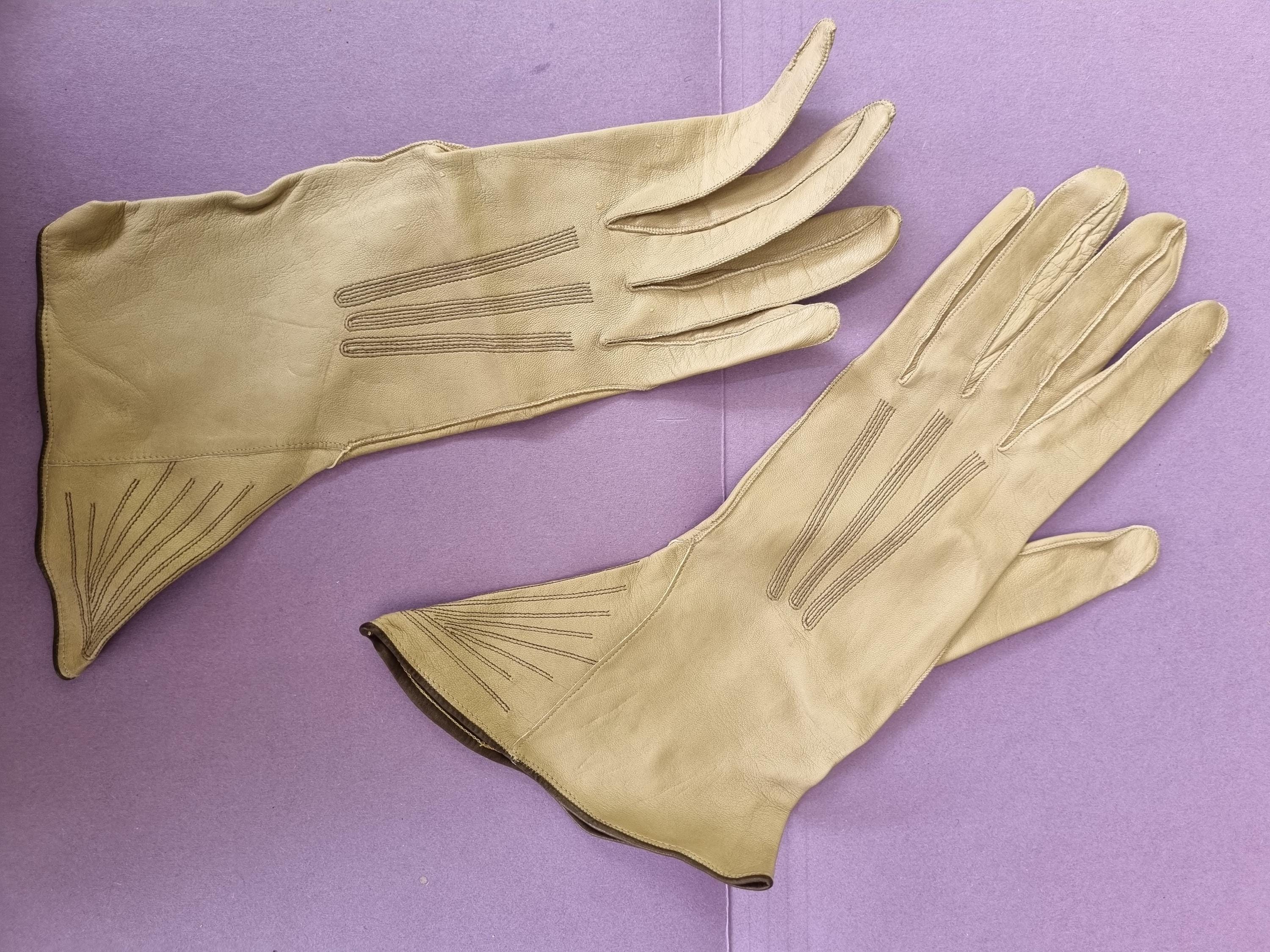 Unworn 1930s leather Dents gloves, size 6 & 3/4.